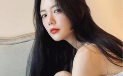 女生迈开腿让男生吃草莓膀胱